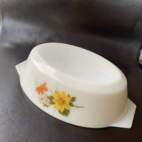 Vintage 1970s Pyrex from England "Autumn Glory" Oval Casserole Dish, 11" x 7.5". - Picture 9 of 10